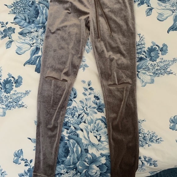 Two-piece velour set - Picture 2 of 8